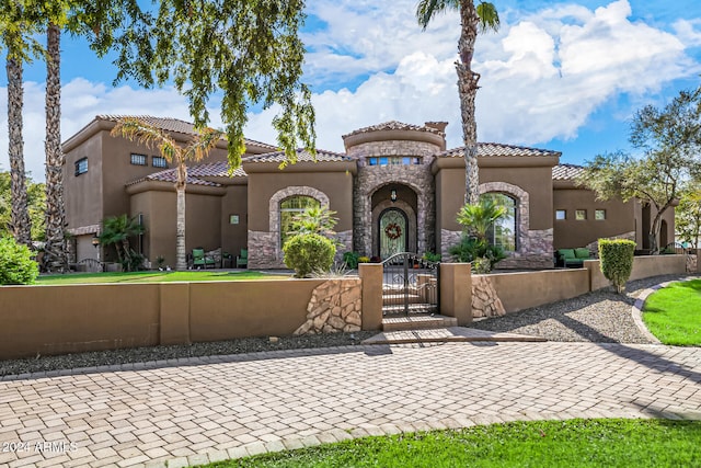 view of mediterranean / spanish-style house