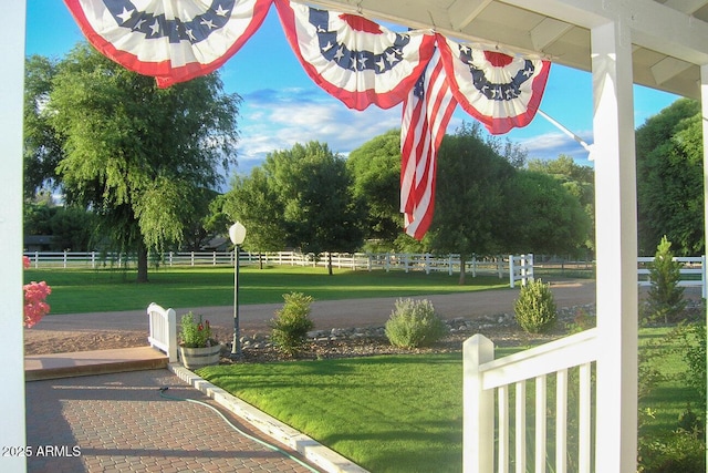 view of property's community featuring a lawn