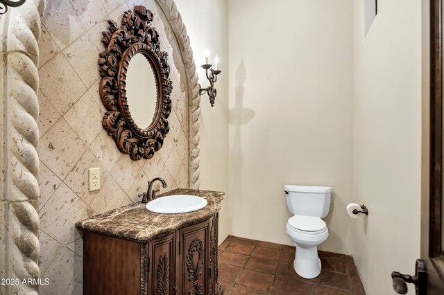 2300 E Sanoque Ct, Gilbert, AZ 85298 - bathroom featuring vanity, toilet, and stone tile floors
