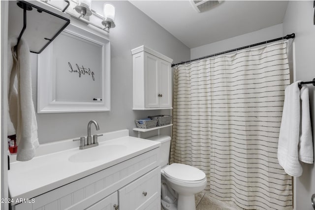 bathroom with a shower with shower curtain, vanity, and toilet