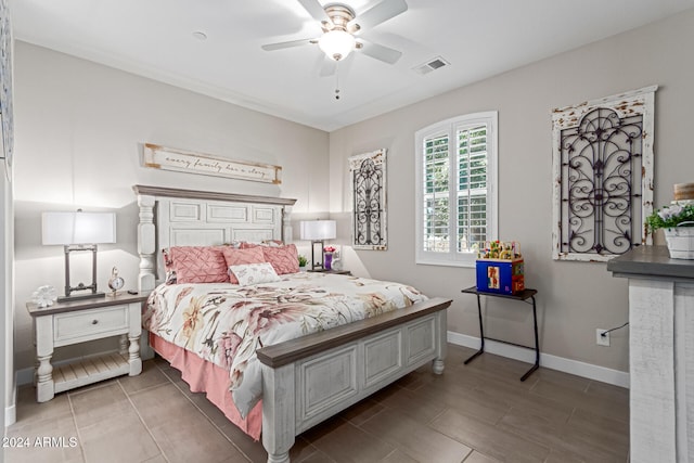 bedroom featuring ceiling fan