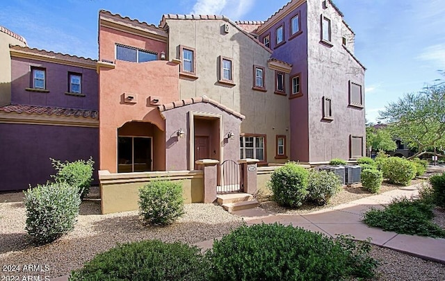 3935 E Rough Rider Rd Unit 1101, Phoenix, AZ 85050 - view of front of home with a fenced front yard, a gate, and stucco siding