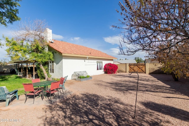 view of yard featuring a patio