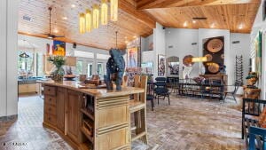 welcome area featuring a ceiling fan