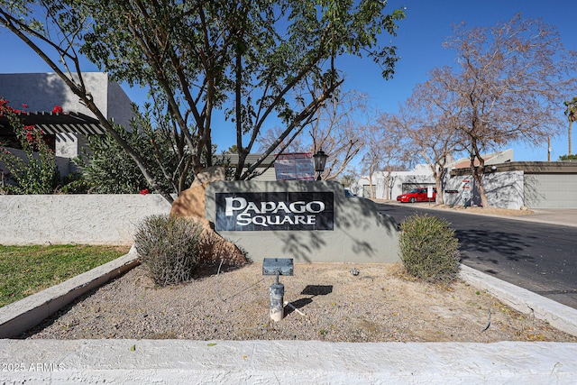 view of community / neighborhood sign