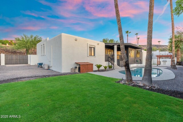 908 W Pershing Ave, Phoenix, AZ 85029 - rear view of house with stucco siding and a patio area