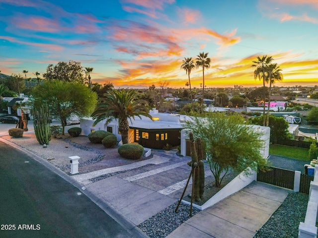 908 W Pershing Ave, Phoenix, AZ 85029 - view of front facade featuring a fenced front yard