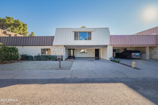 view of front of property