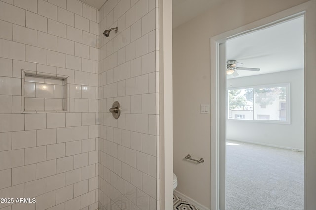 bathroom featuring a ceiling fan, baseboards, tiled shower, and toilet