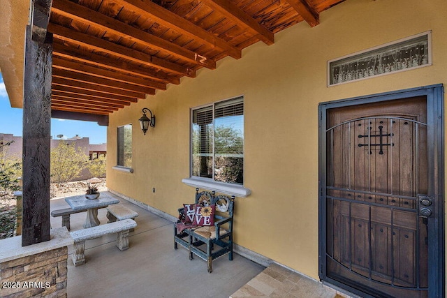 property entrance featuring stucco siding