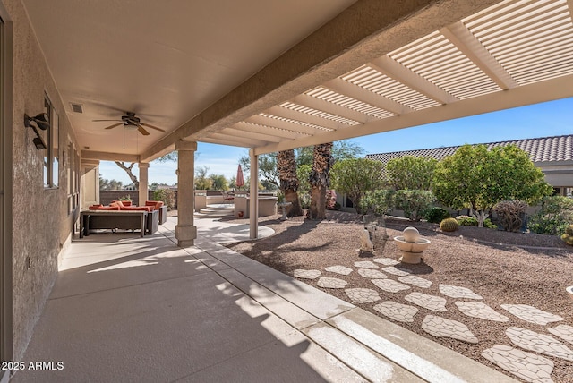 view of patio featuring ceiling fan, a jacuzzi, outdoor lounge area, and a pergola