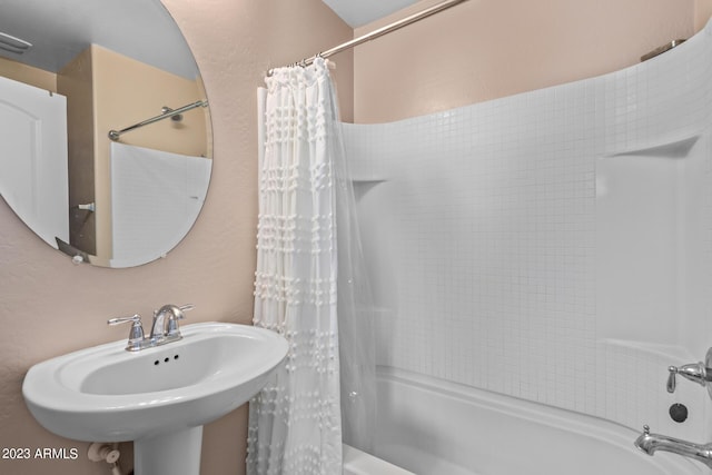 2031 N 77th Ln, Phoenix, AZ 85035 - full bathroom with shower / tub combo and a sink