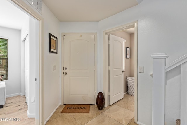 2031 N 77th Ln, Phoenix, AZ 85035 - foyer with baseboards