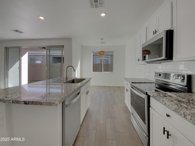 kitchen featuring a sink, stainless steel appliances, visible vents, and white cabinets