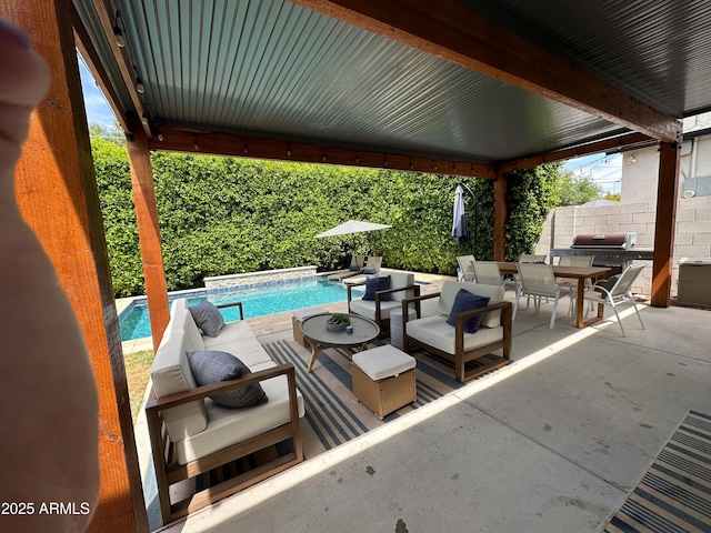 4132 N 42nd St, Phoenix, AZ 85018 - fenced backyard with outdoor dining area and a patio area