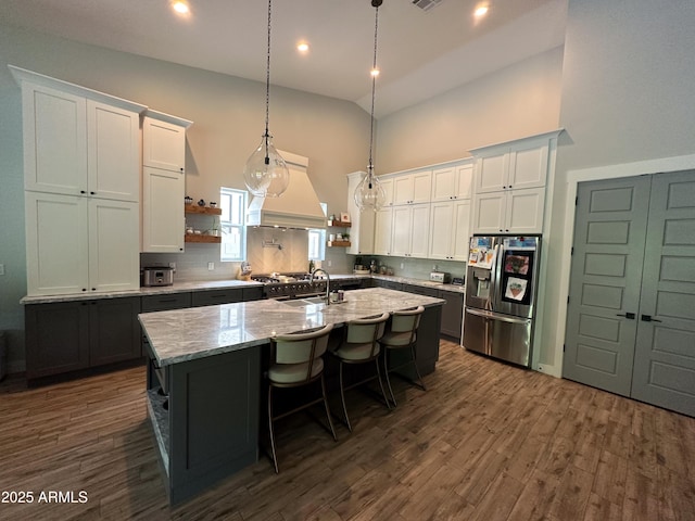 4132 N 42nd St, Phoenix, AZ 85018 - kitchen with stainless steel refrigerator with ice dispenser, a sink, high vaulted ceiling, backsplash, and a center island with sink