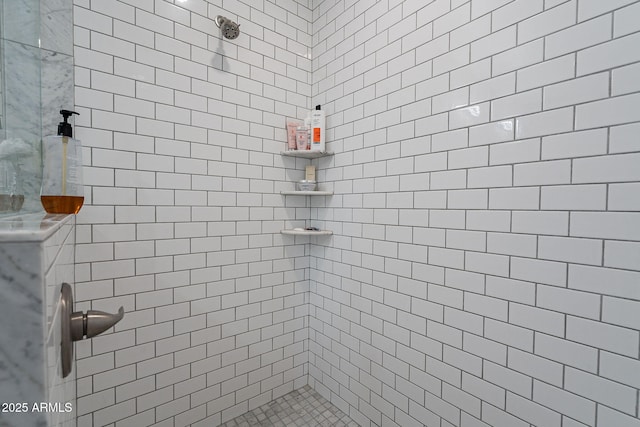 bathroom featuring tiled shower