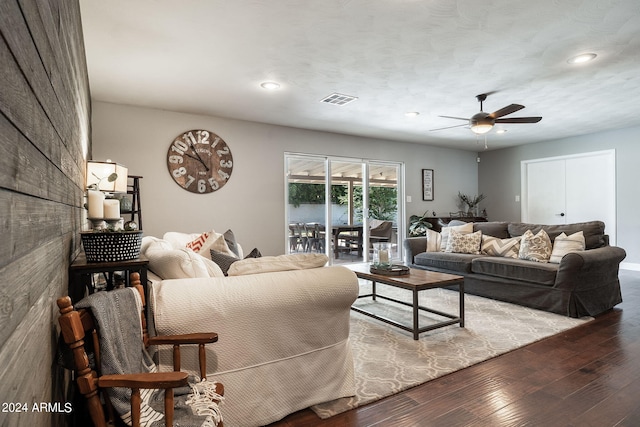 living area featuring visible vents, ceiling fan, hardwood / wood-style flooring, and recessed lighting