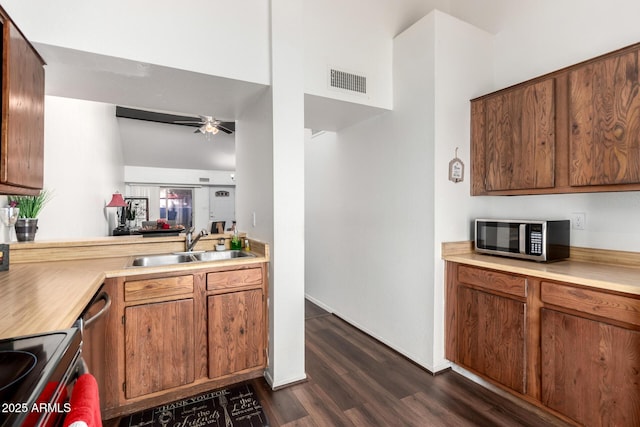 kitchen with ceiling fan, sink, dishwasher, range, and dark hardwood / wood-style floors