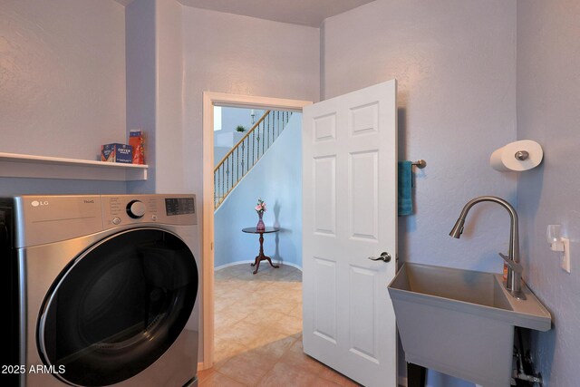 6993 S Sharon Ct, Chandler, AZ 85249 - laundry area featuring baseboards, a sink, laundry area, washer / dryer, and light tile patterned flooring