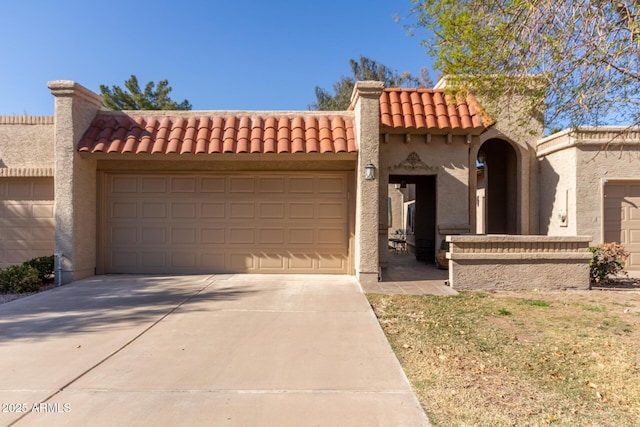 view of front facade featuring a garage