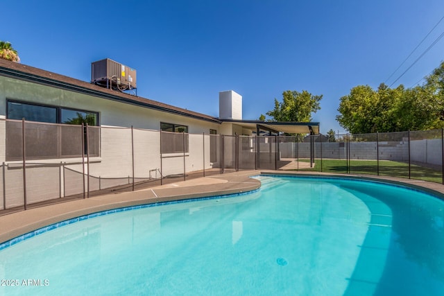 8602 N 42nd Dr, Phoenix, AZ 85051 - view of pool