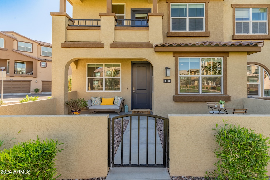 view of front of property featuring a balcony