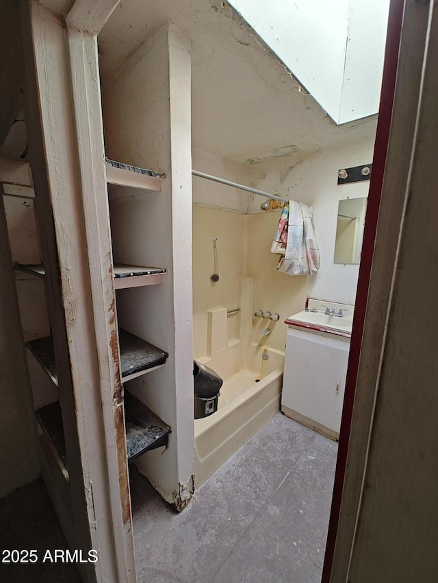 1134 E Brown St, Phoenix, AZ 85020 - bathroom featuring vanity and  shower combination