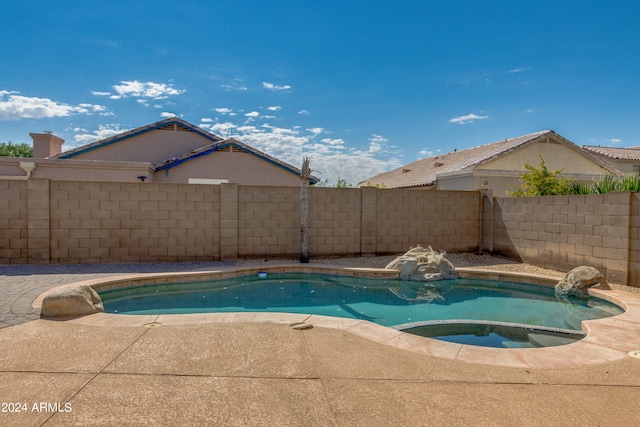 view of swimming pool