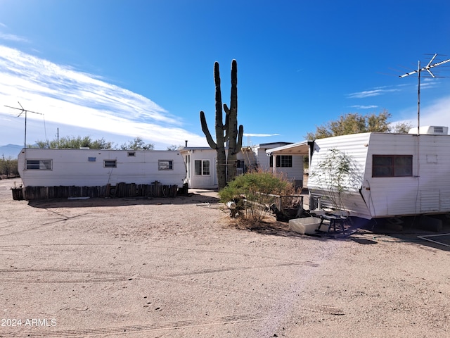 view of front of property