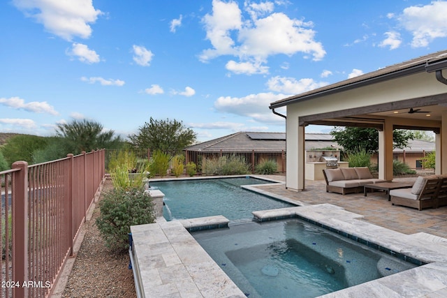 view of pool featuring outdoor lounge area, an in ground hot tub, a patio, and ceiling fan