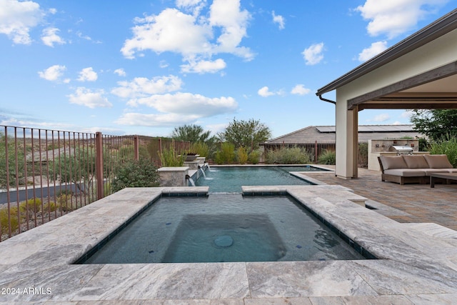 view of pool featuring an in ground hot tub, a patio, and pool water feature