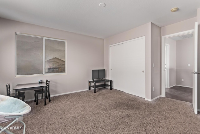 living area with carpet flooring