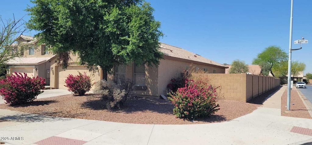 2202 S 82nd Ave, Phoenix, AZ 85043 - view of side of home with a garage