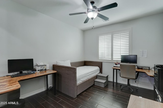 bedroom with ceiling fan