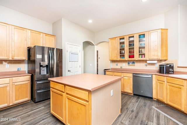 kitchen featuring fridge with ice dispenser, light brown cabinetry, dark wood-style floors, arched walkways, and dishwasher