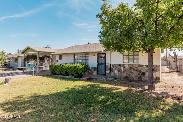 view of front of property with a front lawn