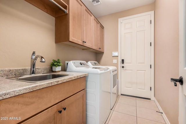 washroom featuring light tile patterned floors, cabinet space, visible vents, a sink, and independent washer and dryer