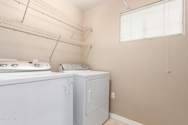 7029 S Golfside Ln, Phoenix, AZ 85042 - laundry area featuring washer and clothes dryer and baseboards