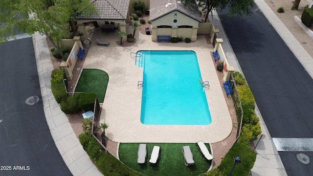 7029 S Golfside Ln, Phoenix, AZ 85042 - community pool with a patio