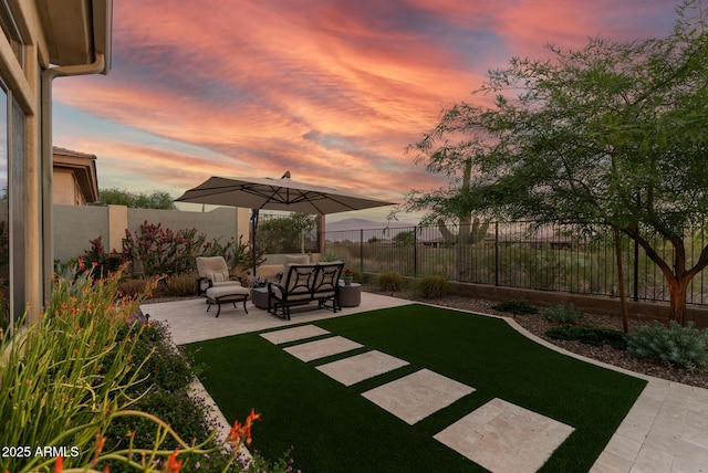3045 W Feather Sound Dr, Phoenix, AZ 85086 - yard at dusk with a patio and outdoor lounge area