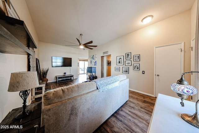 living room featuring dark wood-style floors, baseboards, and a ceiling fan