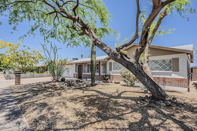 2432 W Echo Ln, Phoenix, AZ 85021 - view of front of home featuring brick siding