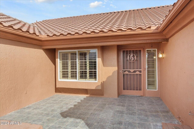 entrance to property featuring a patio area