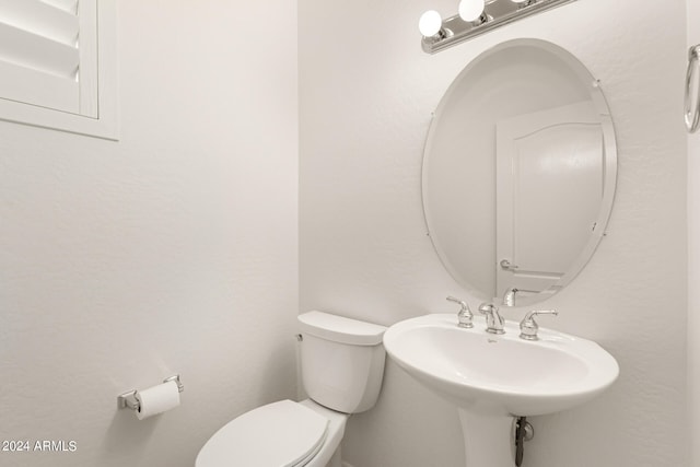 bathroom featuring sink and toilet