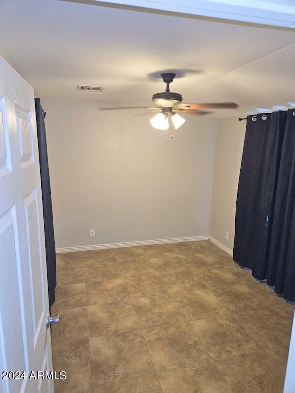 empty room featuring ceiling fan