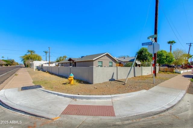 exterior space featuring a fenced front yard