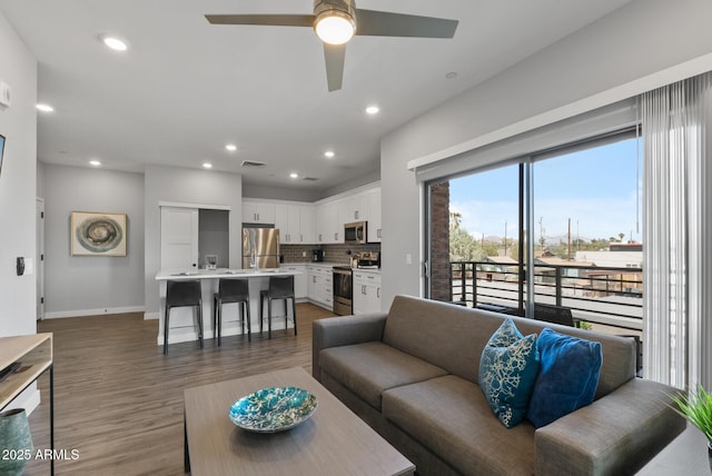 475 N 9th St Unit 206, Phoenix, AZ 85006 - living area featuring baseboards, ceiling fan, recessed lighting, and wood finished floors
