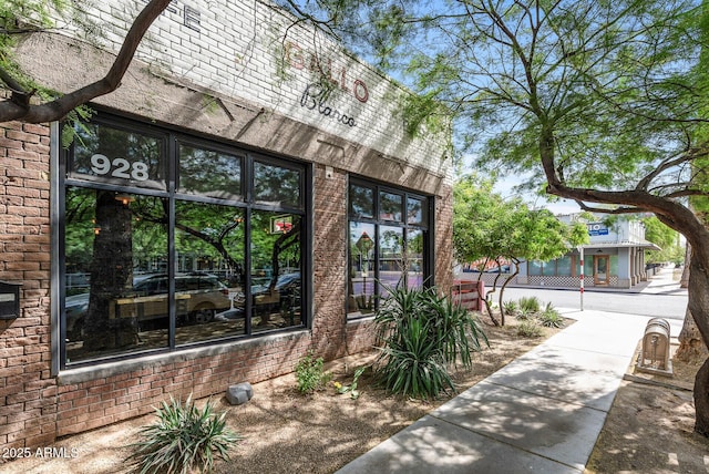 475 N 9th St Unit 206, Phoenix, AZ 85006 - entrance to property featuring brick siding