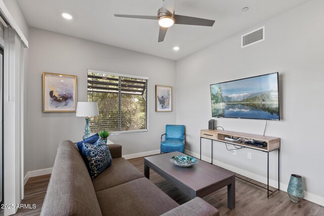 475 N 9th St Unit 206, Phoenix, AZ 85006 - living room with a ceiling fan, baseboards, wood finished floors, and recessed lighting